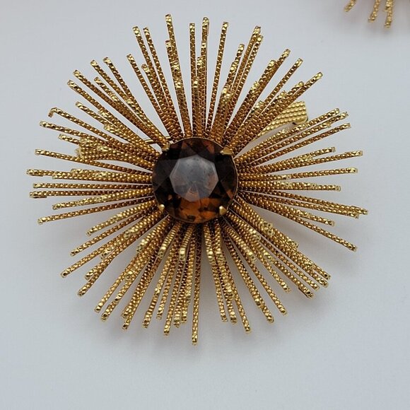 Sarah Coventry Gold Tone Amber Crystal Starburst Brooch And Clip On Earrings Set - Picture 2 of 9